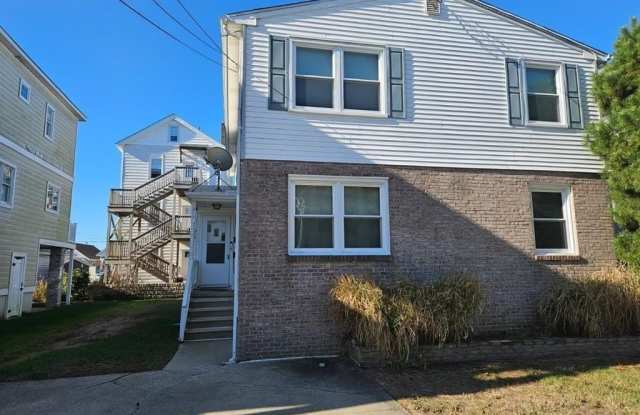 210 N Surrey Ave