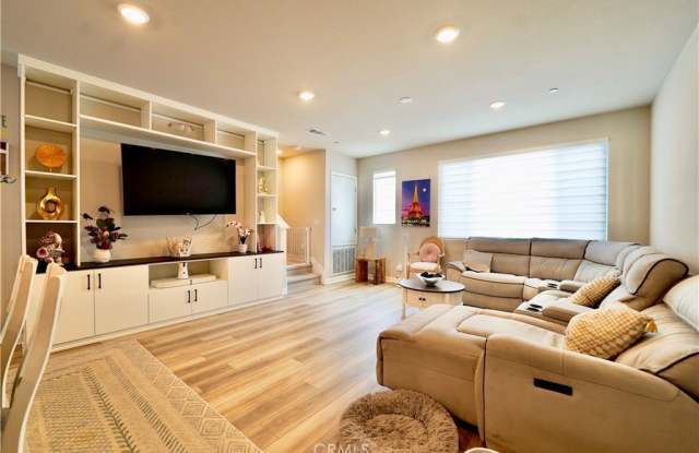 Photo of 1448 W Sunrise Lane