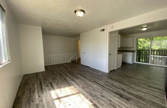 814 15th St. - B