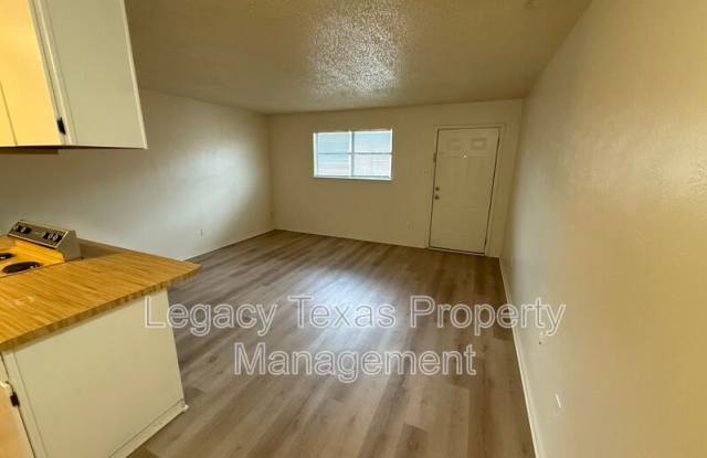 1700 Short ST - 1700 Short ST Unit B