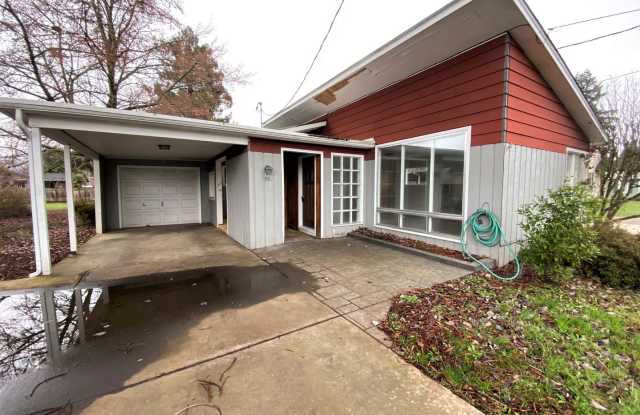 ~3 Bedroom Hucrest Home~