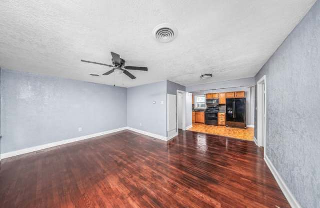 1904 Northwest Lake Avenue