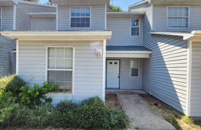 648 Virginia Oak Ct, Fort Walton Beach, FL 32548 MOVE IN SPECIAL!! Waived $350 Cleaning Fee!!!!!