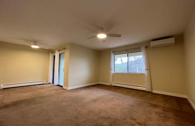 Charming 2 bed 1 bath Upper Level Condo in Lafayette! WATER/SEWER/TRASH INCLUDED photos photos