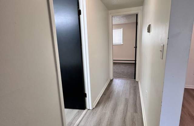 2 Bedroom and 1.5 Bathroom Apartment in Beaver PA!