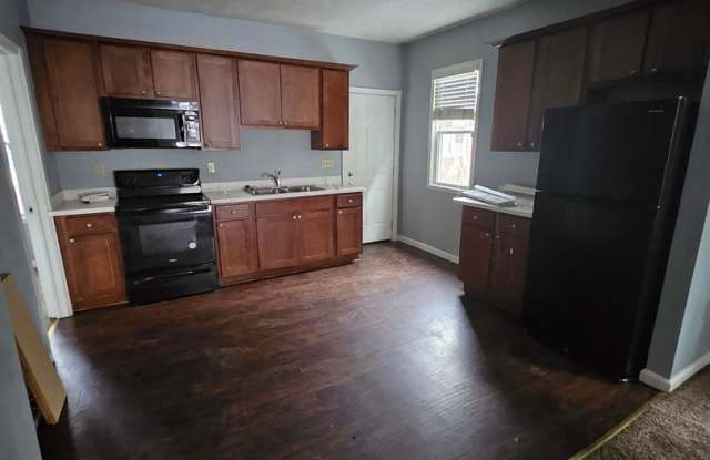 Photo of Lower 3 bedroom unit East Side
