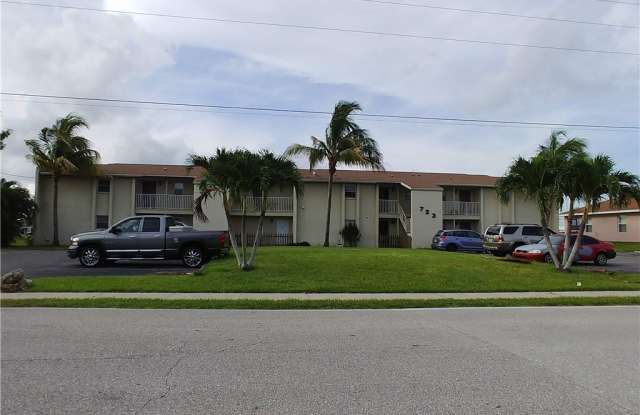 Photo of 723 SE 10th Street unit: 1 & 3 & 4