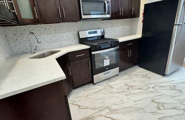 220-222 S 8TH Street