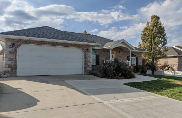 Meticulously Mapleton Basement Apartment