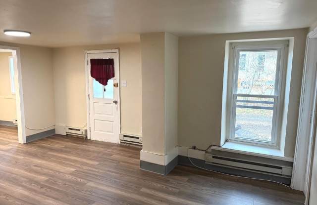 725 W BROAD Street unit: 4