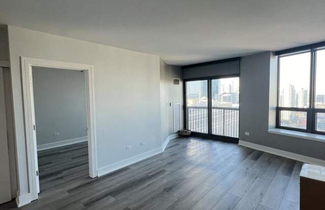 400 N LaSalle Dr