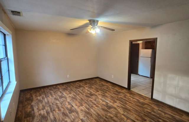 Charming 2-Bedroom Townhouse in Prime Location