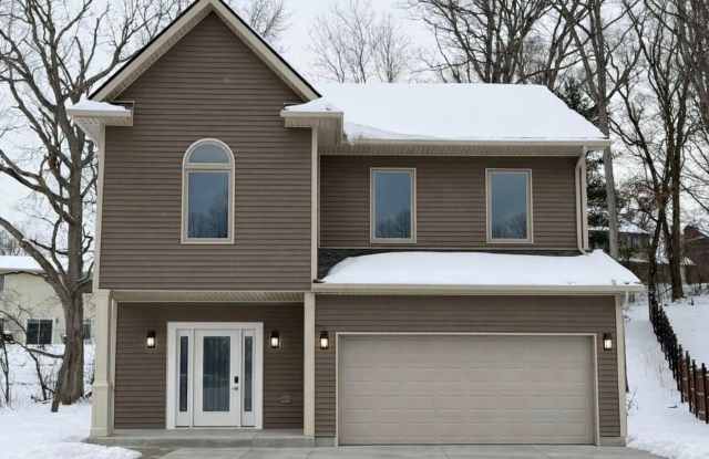 2594 Eastlawn Avenue