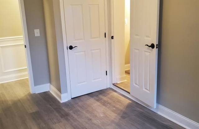 17 West Talbott Street - 1B Available $550