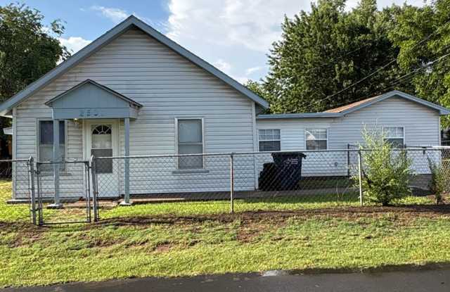 2503 N Adams