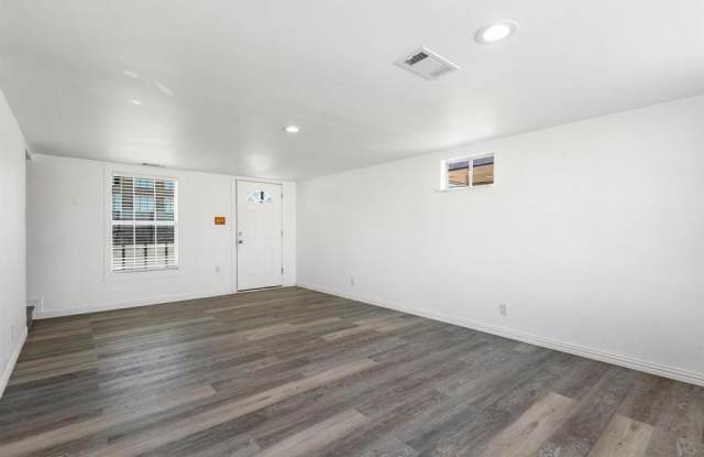 1018 S Austin Avenue