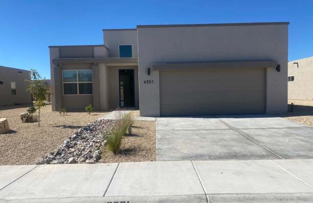 Photo of Newer 3 Bedroom+ Office Near Red Hawk Golf Course