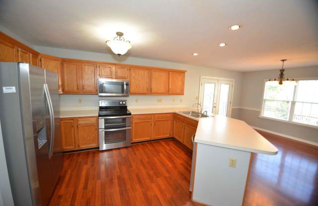 Spacious 4BR/2.5BA East End Cape Cod