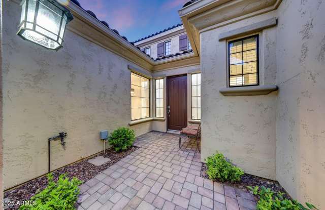 3467 N Hooper Street