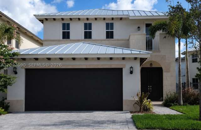 10425 NW 69th Ter