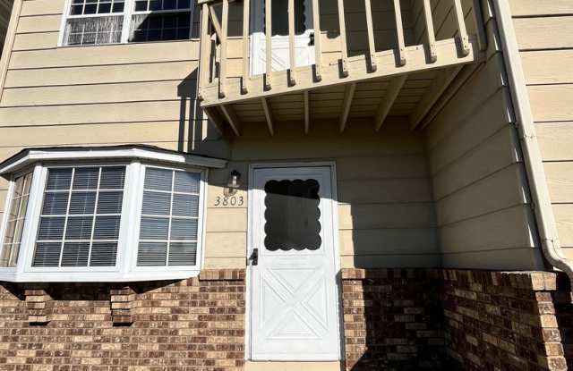Great Location - 2 Bdrm , 1.5 Baths  - Available 9/1