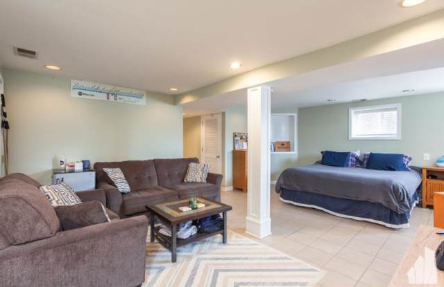 1538 Wrightwood