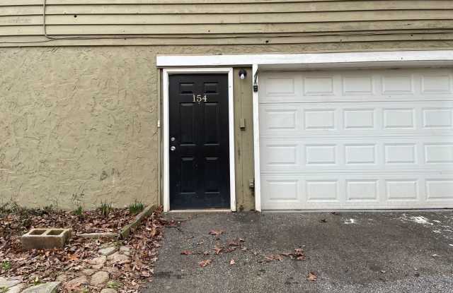 154 CREEKWOOD DRIVE | 2 BED 1 BATH + ATTACHED GARAGE