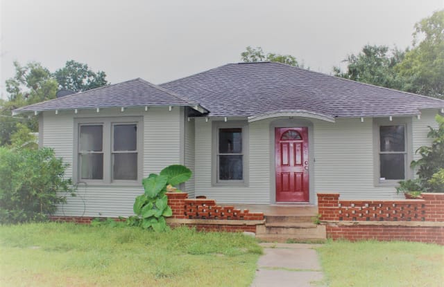 904 Thiel St - 904 Thiel Street, Brenham, TX 77833