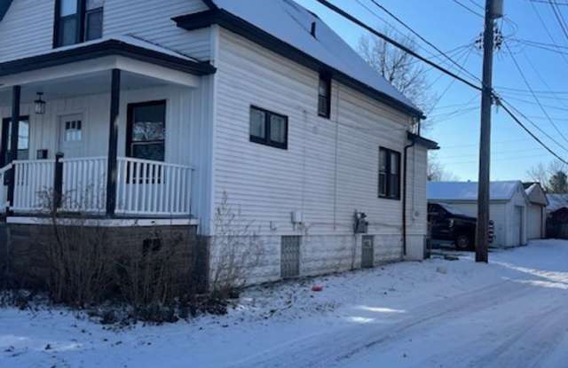 3 bedroom, 2.5 bath - Modern Home in Wyandotte!