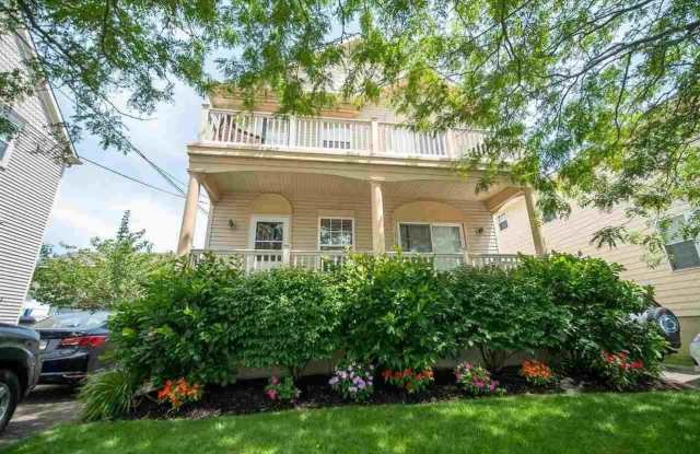 121 N Adams Ave