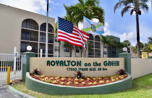 Photo of Royalton on the Green