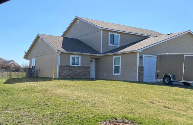 New Westside Townhome available May 1, 2024 - 428 Highland Grove Drive, Manhattan, KS 66503