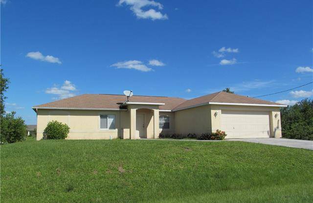 335 Pinehurst AVE - 335 Pinehurst Avenue, Lehigh Acres, FL 33974