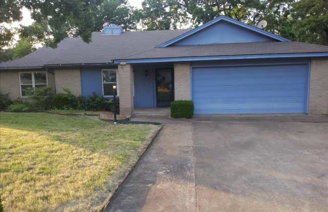 Photo of 2335 West Tecumseh Street