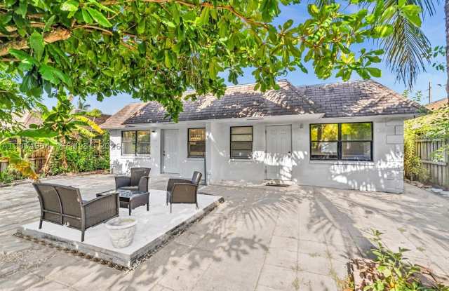 1517 NW 8th Ave