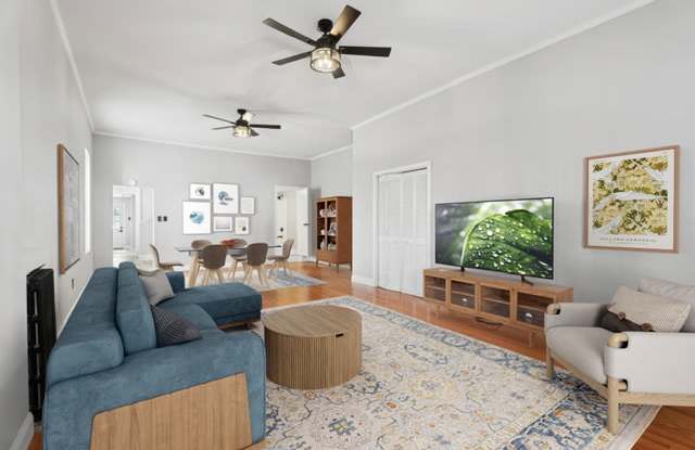 Photo of 325 E Hector St