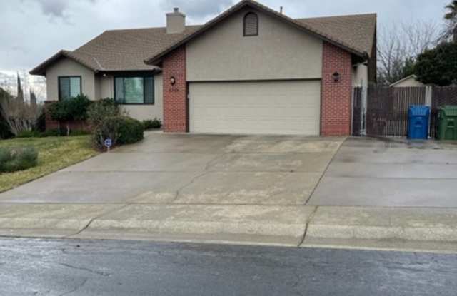 3 Bedroom Located in Country Heights Subdivision!