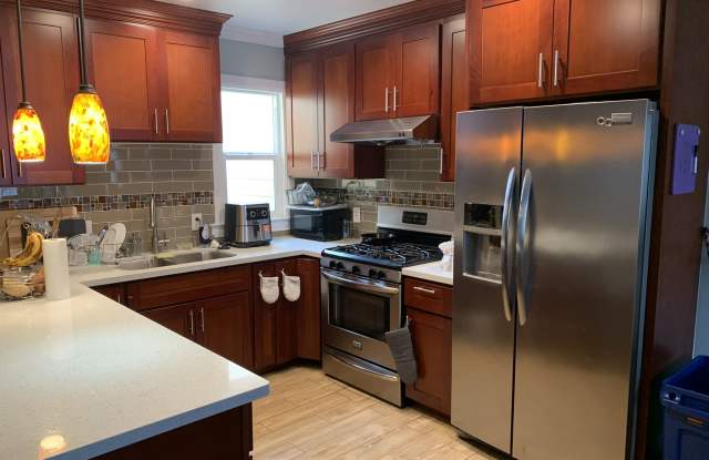 Photo of 825 Geneva Ave