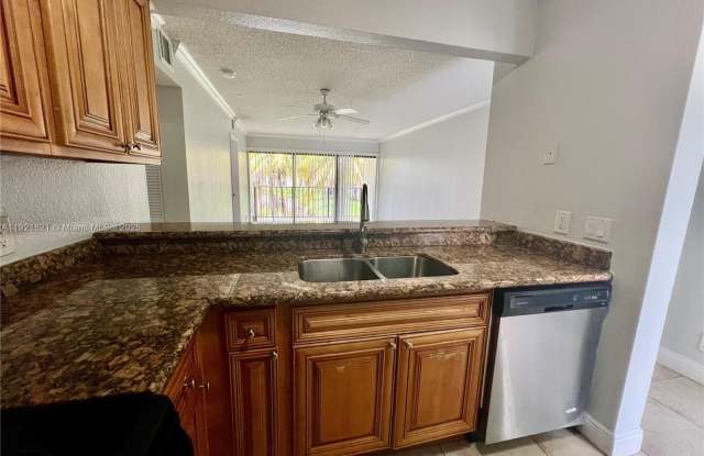 1477 Lake Crystal Dr