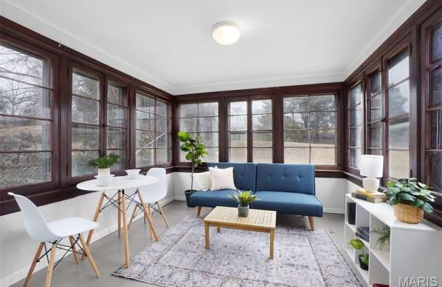 813 Chain Of Rocks Drive