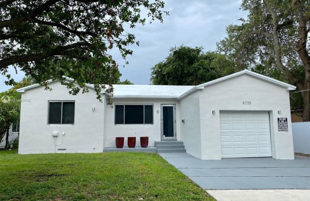 6713-6715 NE Miami Pl - 6713 NE Miami Pl, Miami, FL 33138