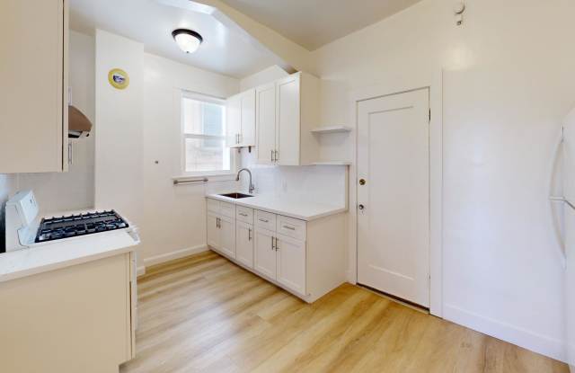 2121 Sacramento Street