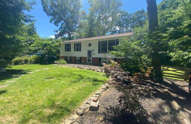 Charming rancher located in the highly desired community of Hillmere Estates!!!