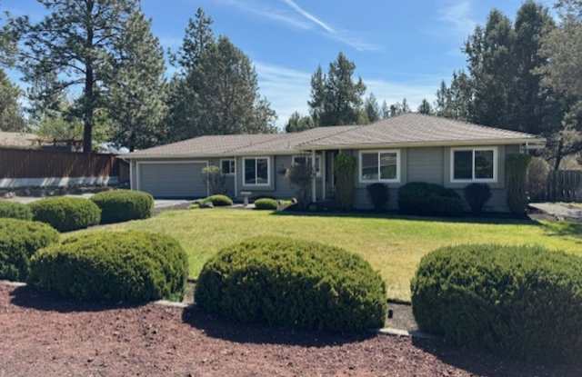 Single Level in the Old Farm District of Popular Kings Forest neighborhood - 61300 King Saul Avenue, Bend, OR 97702