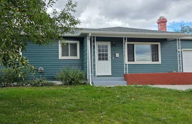 Photo of 3946 E 6th St