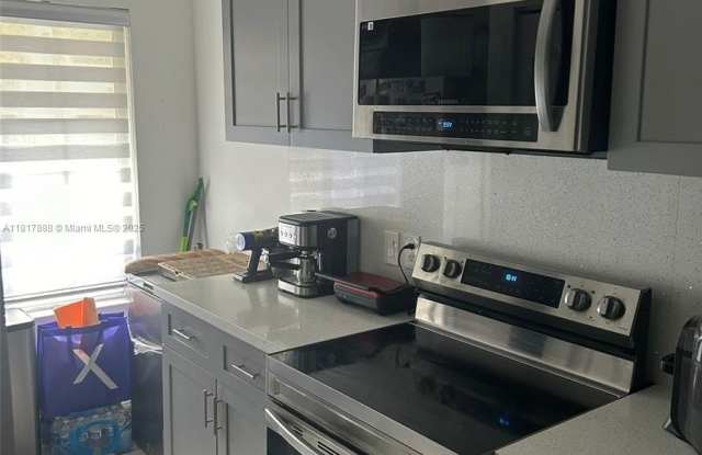 Photo of 8310 NW 10th St