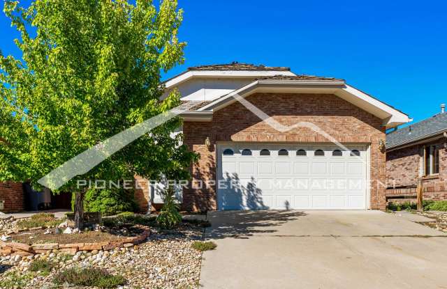 Spacious Home with Central AC and Gas Fireplace