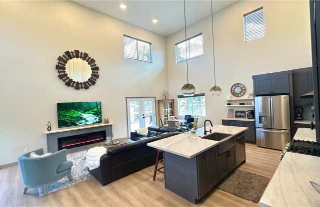1215 Valley View Drive
