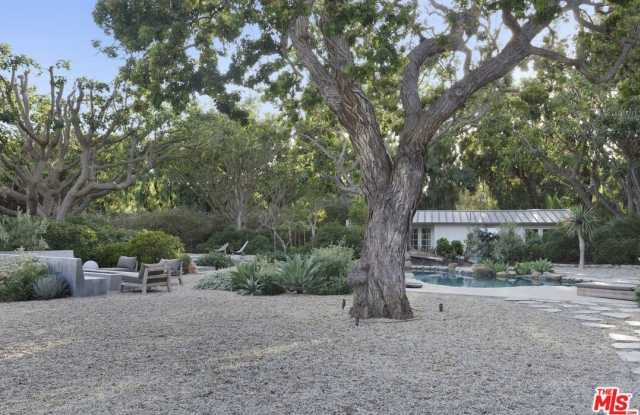 Photo of 6715 Fernhill Dr