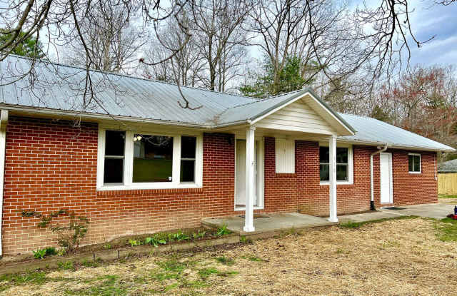 Classic Brick Ranch in the heart of Hendersonville! photos photos